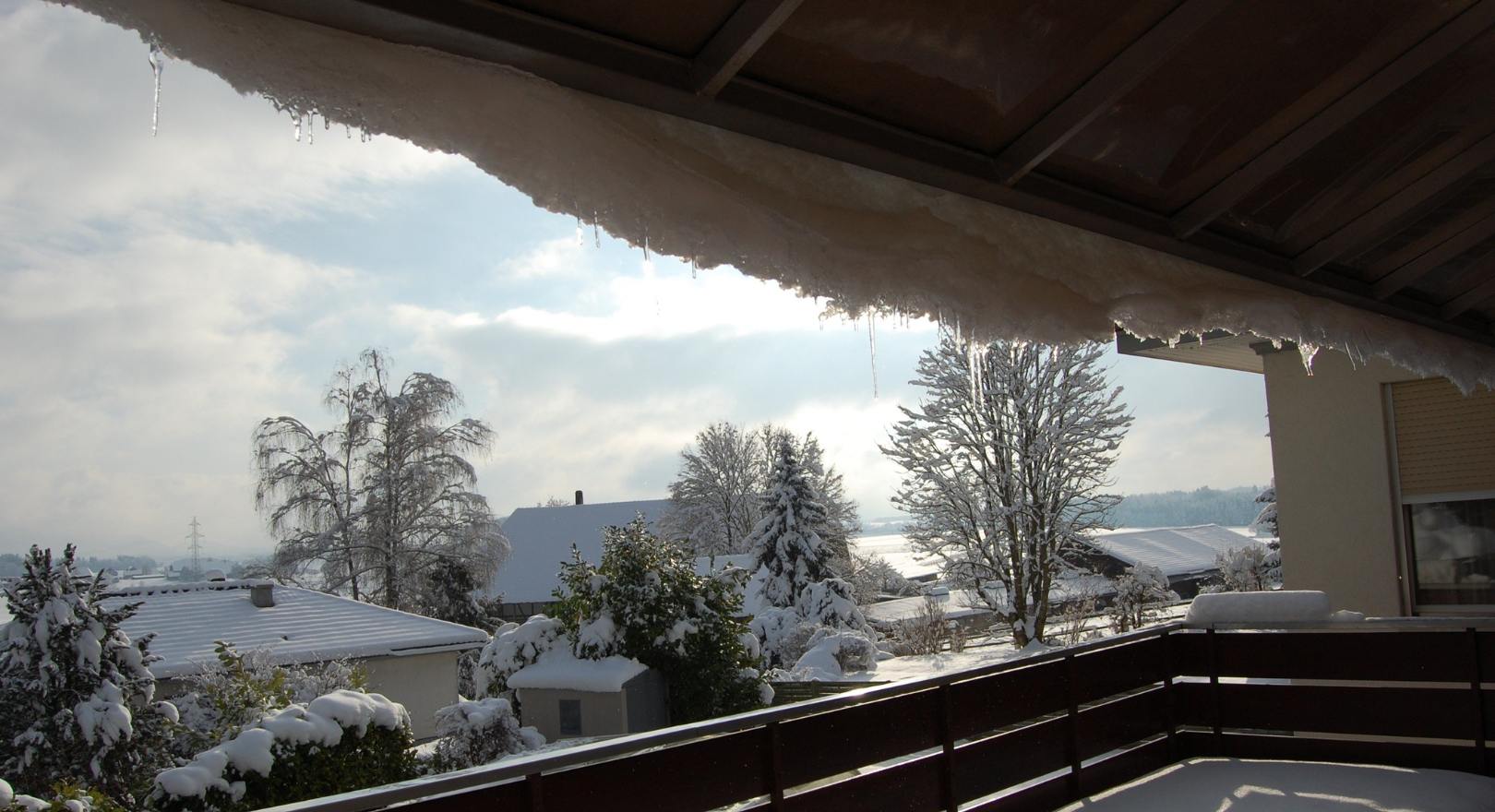 zima na balkonie